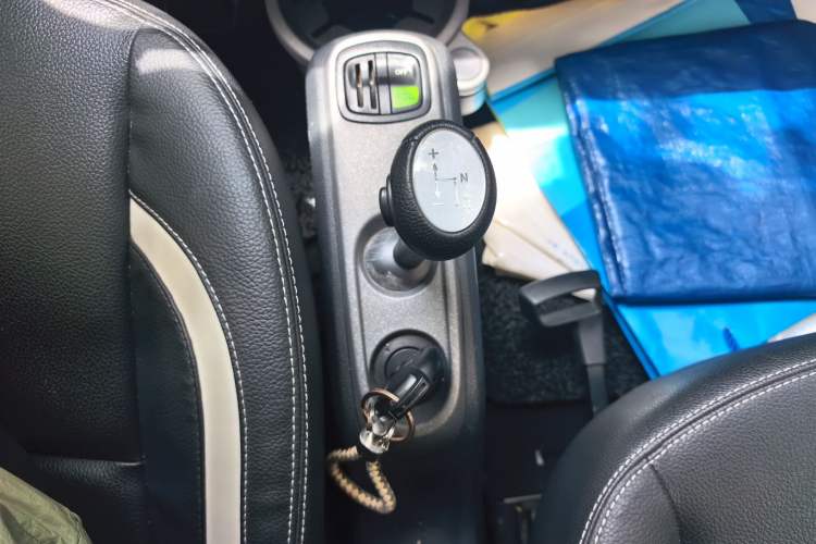 Used smart fortwo 2014 1.0 MHD Hardtop City Lightwave Passion Edition Gear Lever