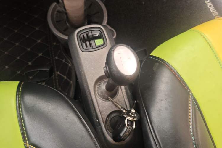 Used smart fortwo 2014 1.0 MHD Hardtop New Year Special Edition Gear Lever