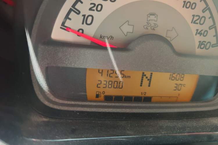 Used smart fortwo 2014 1.0 MHD Hardtop City Lightwave Passion Edition Odometer Close Up