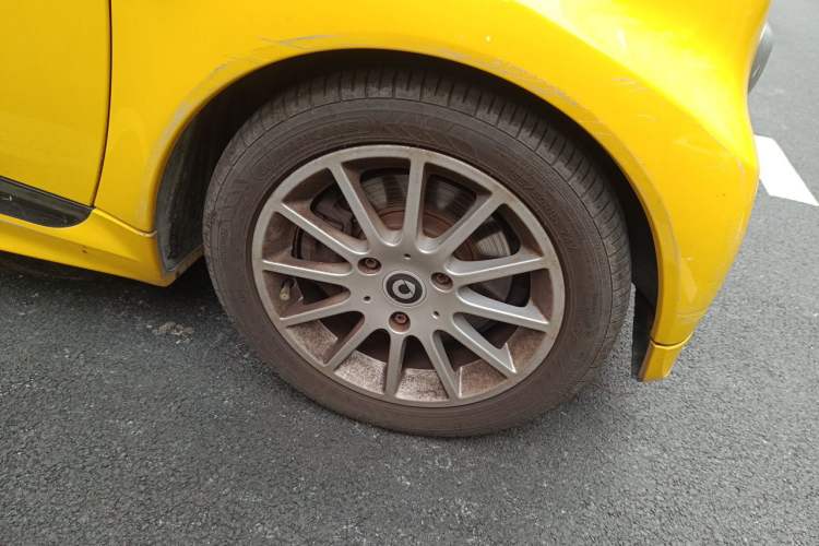 Used smart fortwo 2014 1.0 MHD Hardtop New Year Special Edition Right Front Wheel Hub