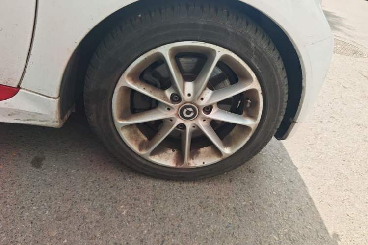 Used smart fortwo 2014 1.0 MHD Hardtop City Lightwave Passion Edition Right Front Wheel Hub
