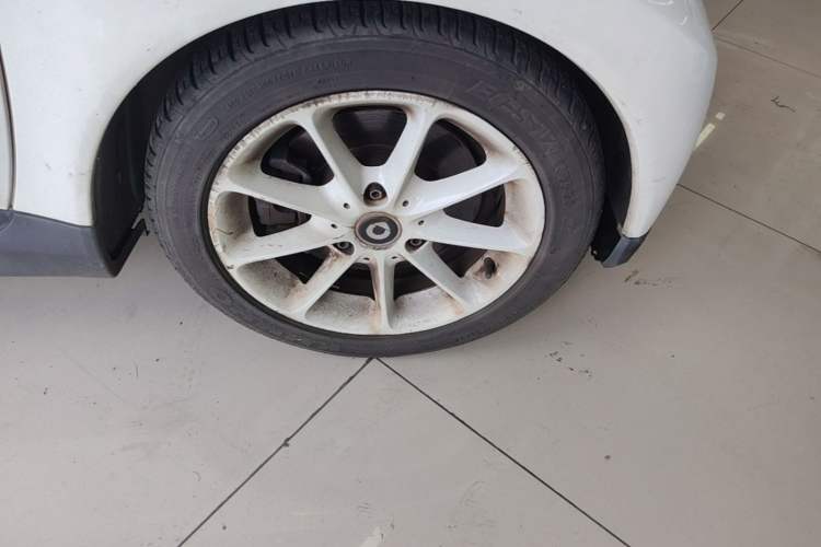 Used smart fortwo 2014 1.0 MHD Hardtop New Year Special Edition Right Front Wheel Hub