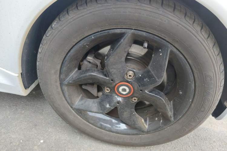 Used smart fortwo 2014 1.0T Hardtop City Lightwave Passion Edition Right Front Wheel Hub