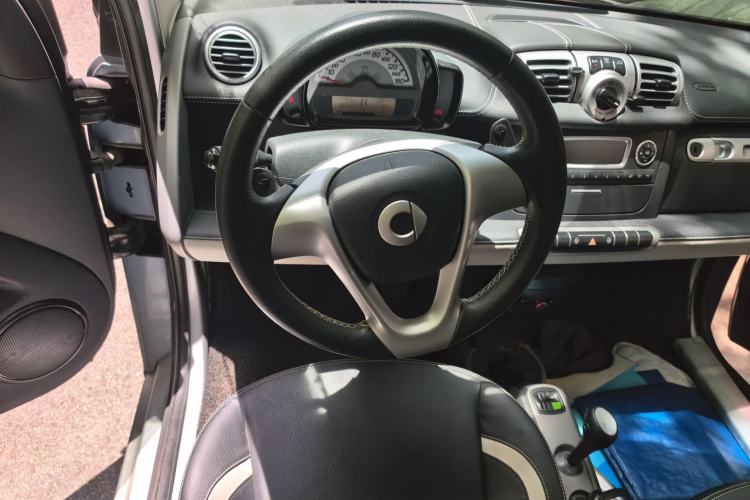 Used smart fortwo 2014 1.0 MHD Hardtop City Lightwave Passion Edition Steering Wheel