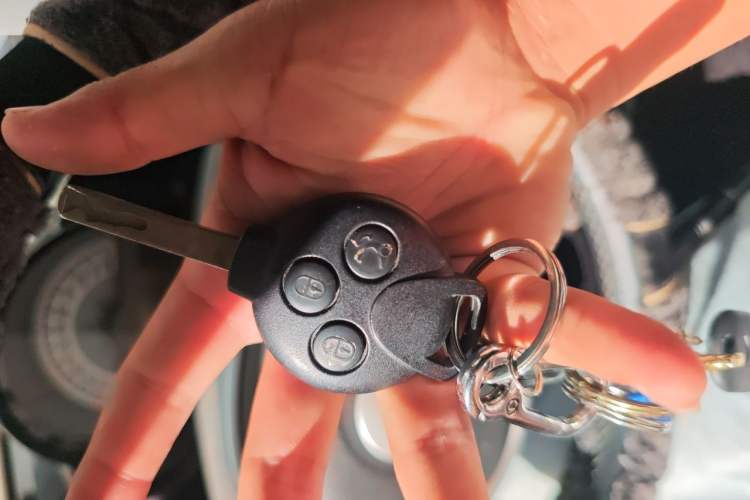 Used smart fortwo 2014 1.0 MHD Hardtop City Lightwave Passion Edition Vehicle Key