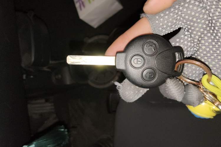 Used smart fortwo 2014 1.0 MHD Hardtop New Year Special Edition Vehicle Key