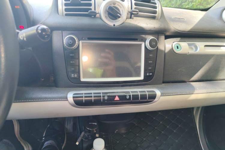 Used smart fortwo 2014 1.0 MHD Hardtop City Lightwave Passion Edition Audio And AC Panel