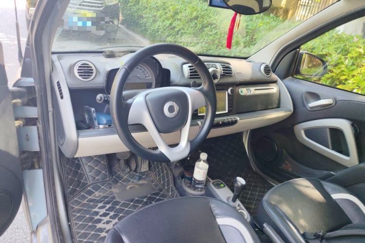 Used smart fortwo 2014 1.0 MHD Hardtop City Lightwave Passion Edition Center Console