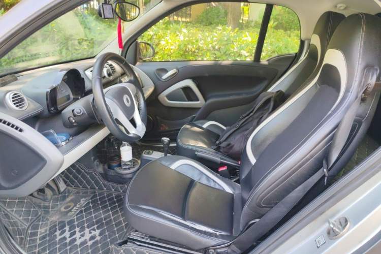 Used smart fortwo 2014 1.0 MHD Hardtop City Lightwave Passion Edition Left Front Seat