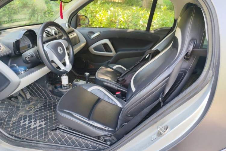 Used smart fortwo 2014 1.0 MHD Hardtop City Lightwave Passion Edition Left Rear Seat