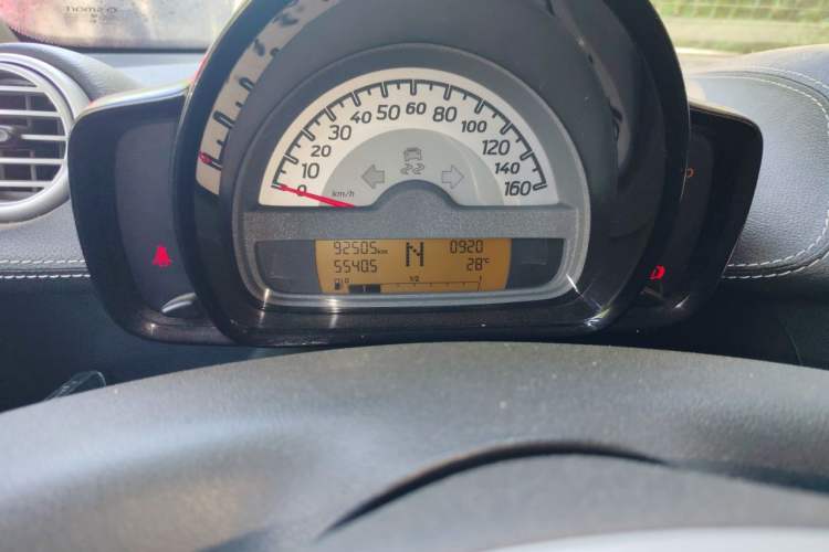 Used smart fortwo 2014 1.0 MHD Hardtop City Lightwave Passion Edition Odometer Close Up