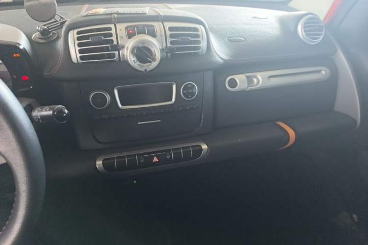 Used smart fortwo 2014 1.0 MHD Hardtop City Lightwave Passion Edition Audio And AC Panel