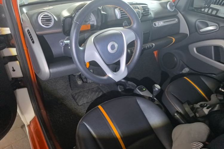Used smart fortwo 2014 1.0 MHD Hardtop City Lightwave Passion Edition Center Console