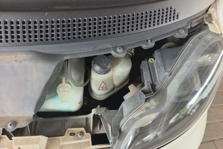 Used smart fortwo 2014 1.0 MHD Hardtop City Lightwave Passion Edition Engine Bay Left