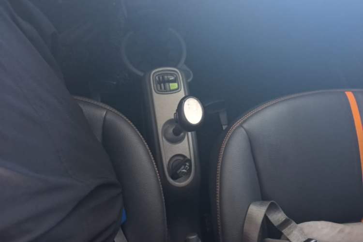 Used smart fortwo 2014 1.0 MHD Hardtop City Lightwave Passion Edition Gear Lever