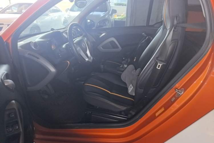 Used smart fortwo 2014 1.0 MHD Hardtop City Lightwave Passion Edition Left Front Seat
