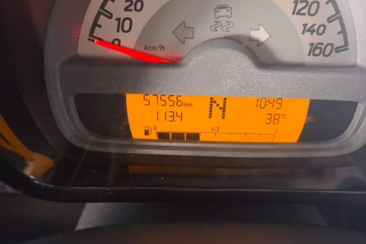 Used smart fortwo 2014 1.0 MHD Hardtop City Lightwave Passion Edition Odometer Close Up