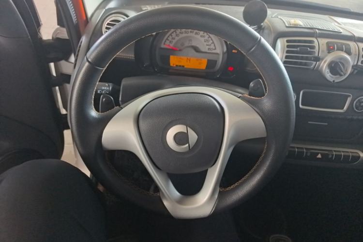 Used smart fortwo 2014 1.0 MHD Hardtop City Lightwave Passion Edition Steering Wheel