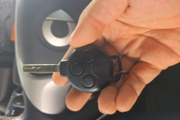 Used smart fortwo 2014 1.0 MHD Hardtop City Lightwave Passion Edition Vehicle Key