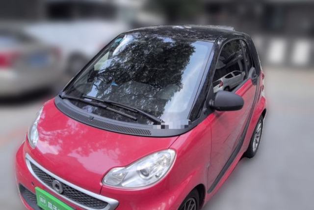 smart fortwo 2014 1.0 MHD Hardtop New Year Special Edition مستعملة