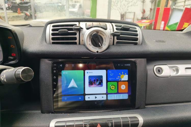 Used smart fortwo 2014 1.0 MHD Hardtop New Year Special Edition Audio And AC Panel