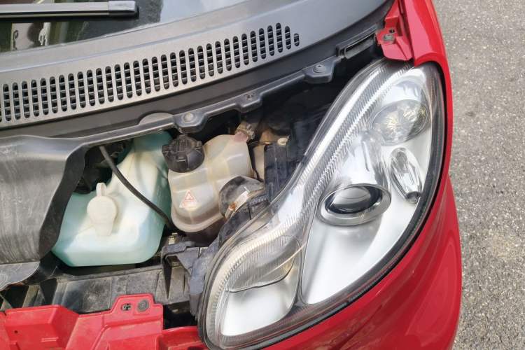 Used smart fortwo 2014 1.0 MHD Hardtop New Year Special Edition Engine Bay Left