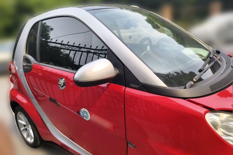 Used smart fortwo 2014 1.0 MHD Hardtop New Year Special Edition Front Right 45 Deg