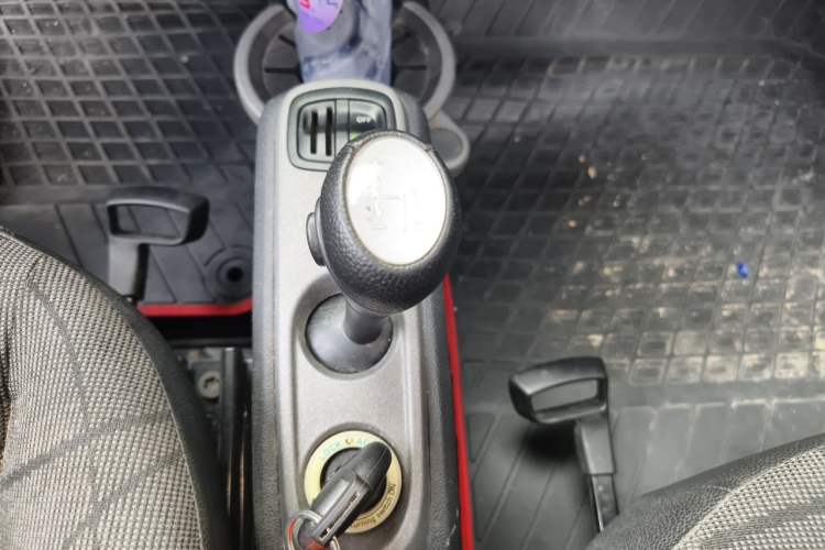 Used smart fortwo 2014 1.0 MHD Hardtop New Year Special Edition Gear Lever
