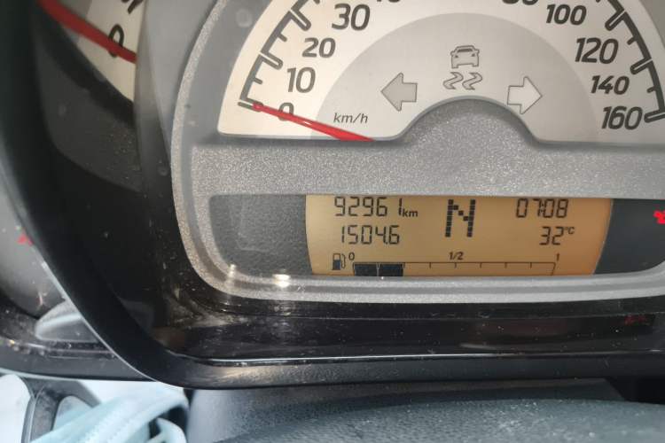 Used smart fortwo 2014 1.0 MHD Hardtop New Year Special Edition Odometer Close Up