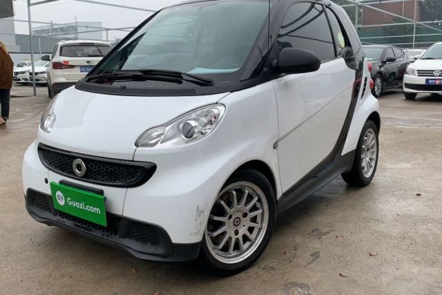 smart fortwo 2014 1.0 MHD Hardtop New Year Special Edition مستعملة