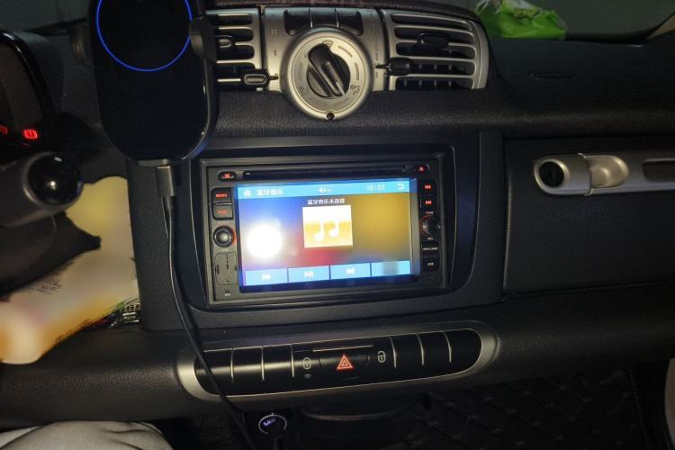 Used smart fortwo 2014 1.0 MHD Hardtop New Year Special Edition Audio And AC Panel