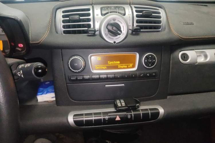 Used smart fortwo 2014 1.0 MHD Hardtop City Lightwave Passion Edition Audio And AC Panel