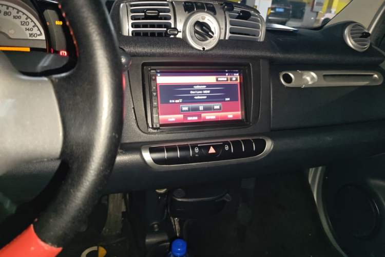 Used smart fortwo 2014 1.0 MHD Hardtop New Year Special Edition Audio And AC Panel