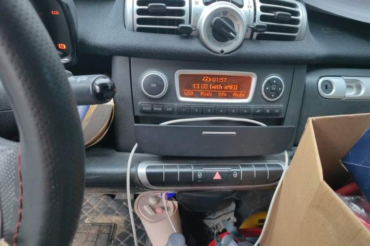 Used smart fortwo 2014 1.0 MHD Hardtop City Lightwave Passion Edition Audio And AC Panel