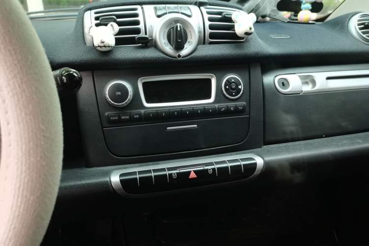 Used smart fortwo 2014 1.0 MHD Hardtop BoConcept Special Edition Audio And AC Panel