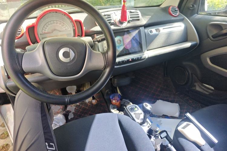 Used smart fortwo 2014 1.0 MHD Hardtop New Year Special Edition Center Console