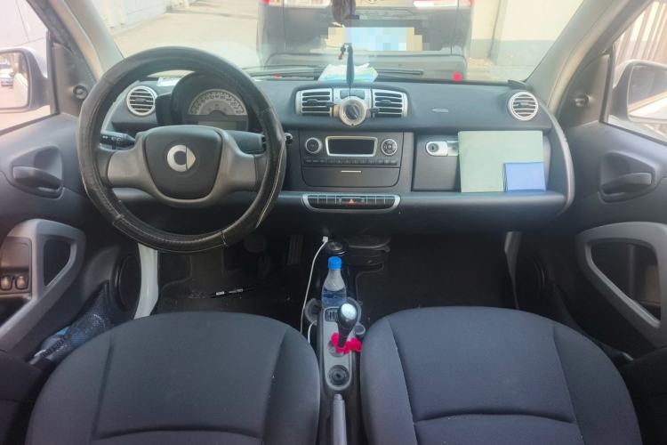Used smart fortwo 2014 1.0 MHD Hardtop New Year Special Edition Center Console