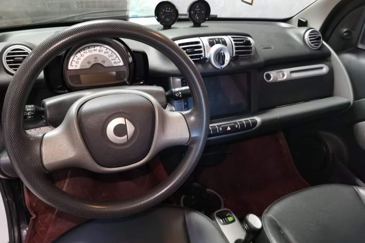 Used smart fortwo 2014 1.0T Hardtop BoConcept Special Edition Center Console