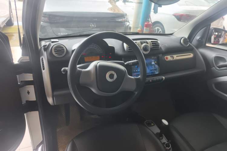 Used smart fortwo 2014 1.0 MHD Hardtop New Year Special Edition Center Console