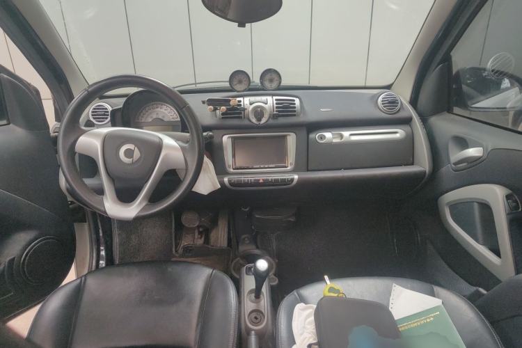 Used smart fortwo 2014 1.0T Hardtop City Lightwave Passion Edition Center Console