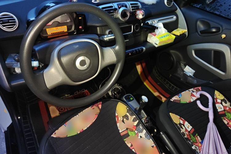 Used smart fortwo 2014 1.0 MHD Midnight Purple Limited Edition Center Console