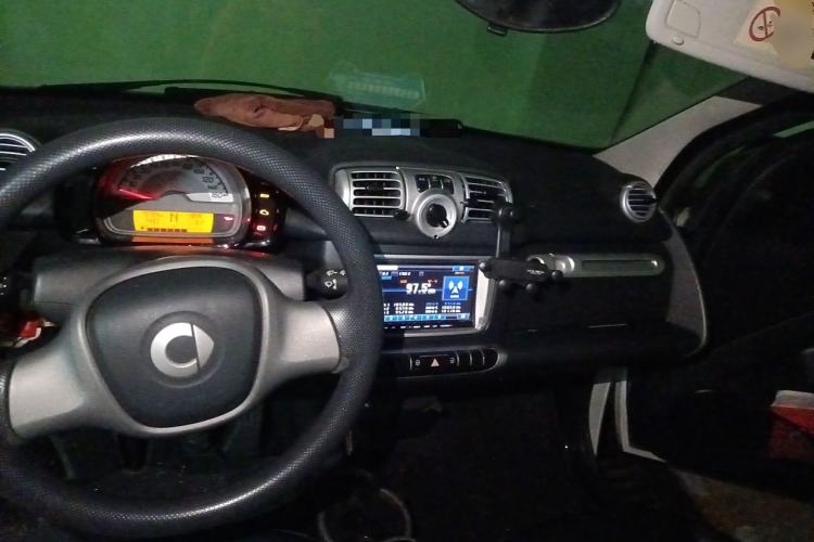 Used smart fortwo 2014 1.0 MHD Midnight Purple Limited Edition Center Console