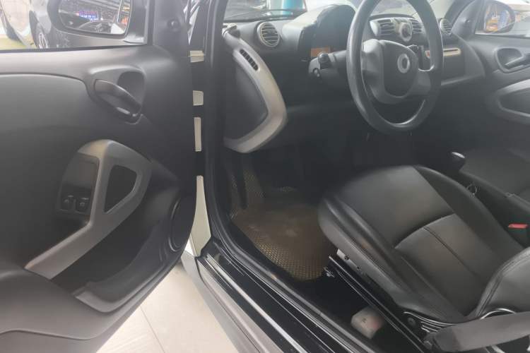 Used smart fortwo 2014 1.0 MHD Hardtop New Year Special Edition Driver Seat