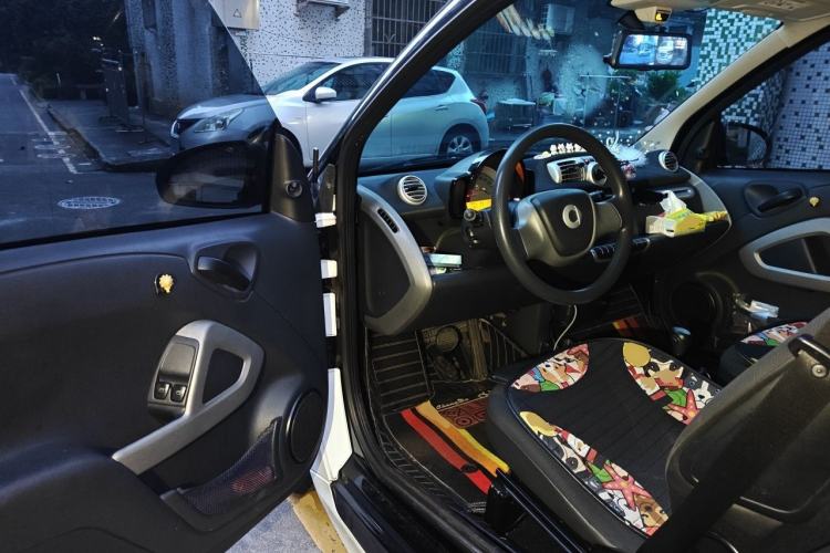 Used smart fortwo 2014 1.0 MHD Midnight Purple Limited Edition Driver Seat