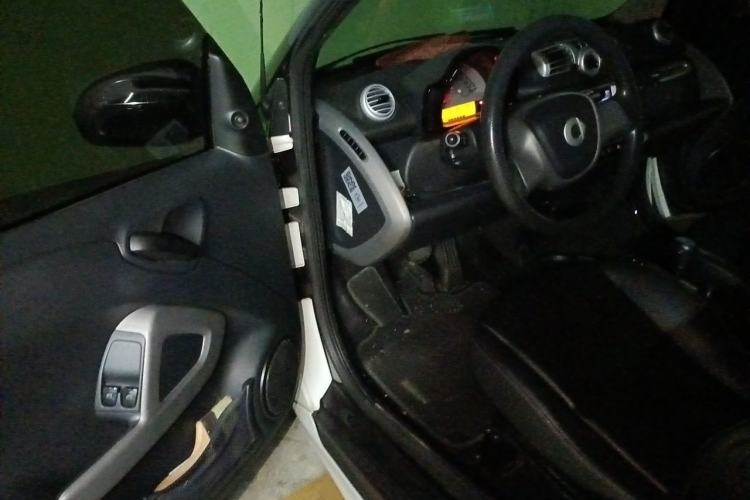 Used smart fortwo 2014 1.0 MHD Midnight Purple Limited Edition Driver Seat