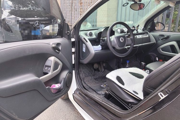 Used smart fortwo 2014 1.0 MHD Midnight Purple Limited Edition Driver Seat