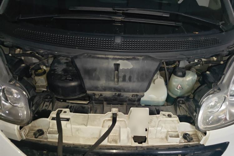 Used smart fortwo 2014 1.0 MHD Hardtop New Year Special Edition Engine Bay