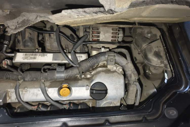 Used smart fortwo 2014 1.0 MHD Hardtop New Year Special Edition Engine Bay Left