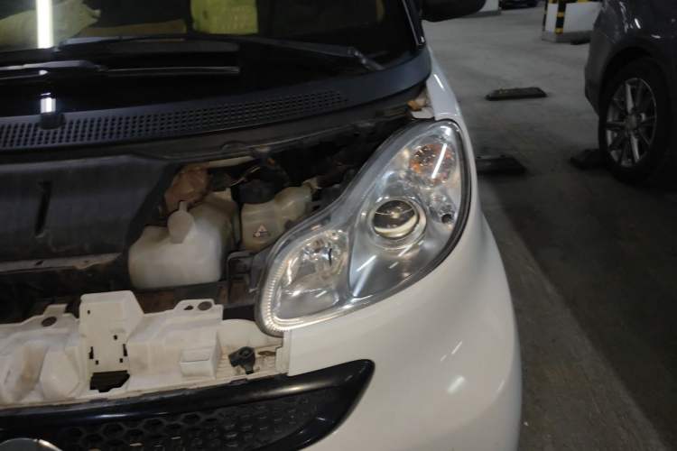 Used smart fortwo 2014 1.0 MHD Hardtop New Year Special Edition Engine Bay Left