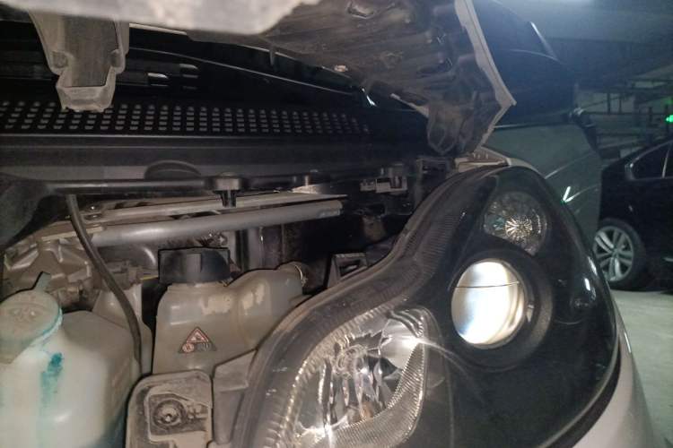 Used smart fortwo 2014 1.0 MHD Midnight Purple Limited Edition Engine Bay Left